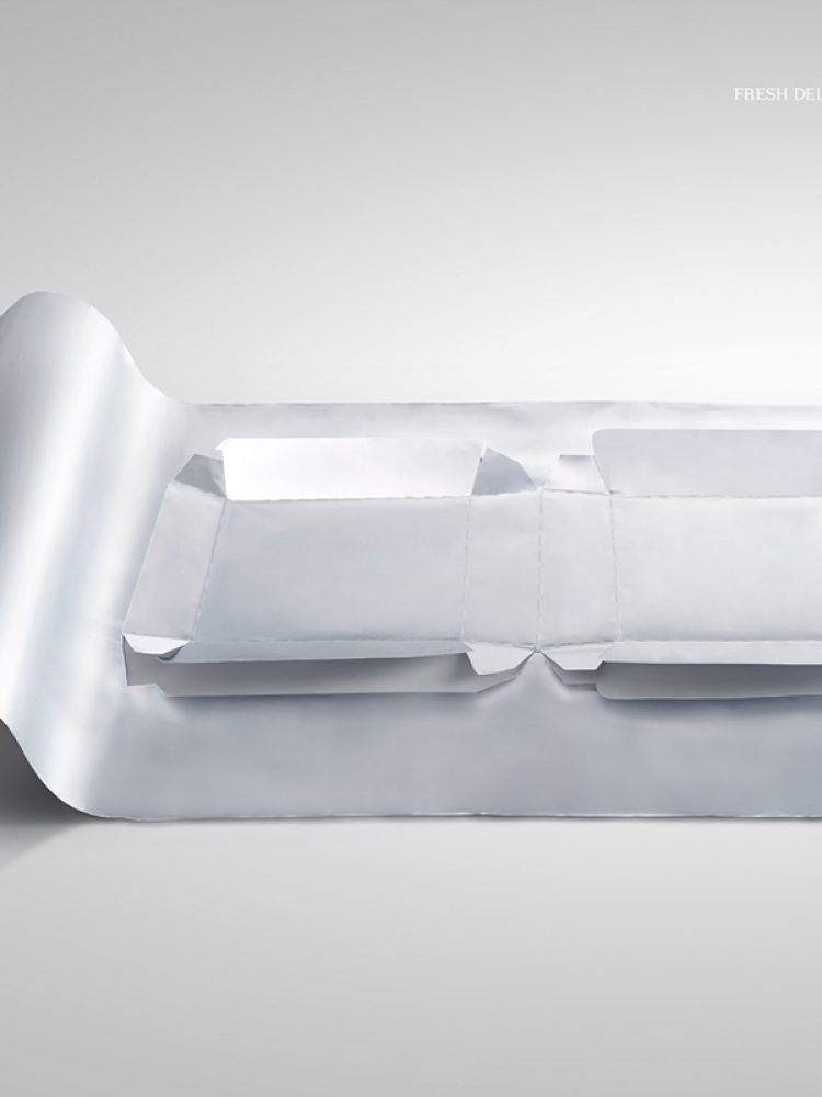 Un trozo de papel de aluminio, pero tiene la forma de un empaque de caja de hamburguesas. Arriva un texto que dice: Entrega gratis desde el refrigerador . Es un anuncio para papel aluminio marca GLAD.